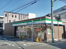 コンビニ　ファミリーマート池尻三丁目店（コンビニ）まで352m