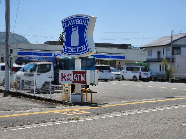 コンビニ　ローソン高知鴨部3丁目店（コンビニ）まで523m