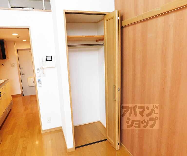 収納　大きなクロ－ゼットです