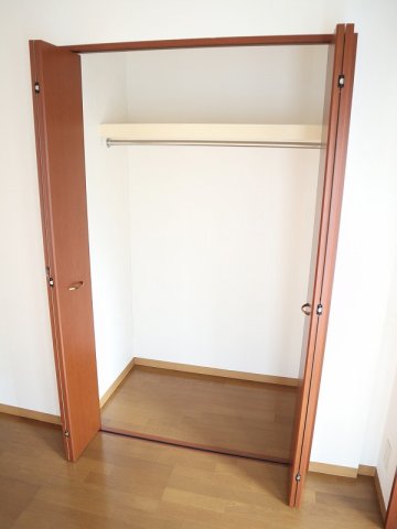 収納　お洋服もたくさんしまえます