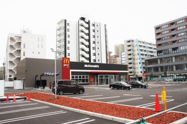 飲食店　マクドナルド北5西18店（飲食店）まで816m