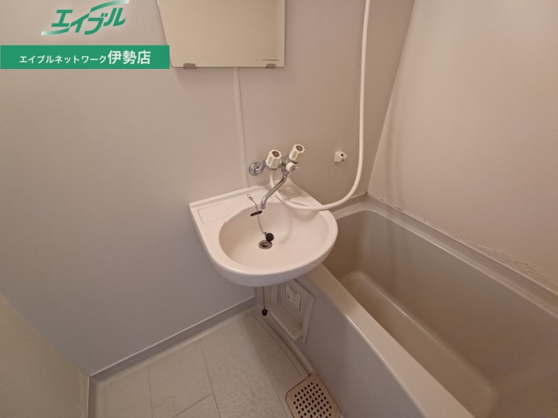 洗面設備　同物件別部屋の写真