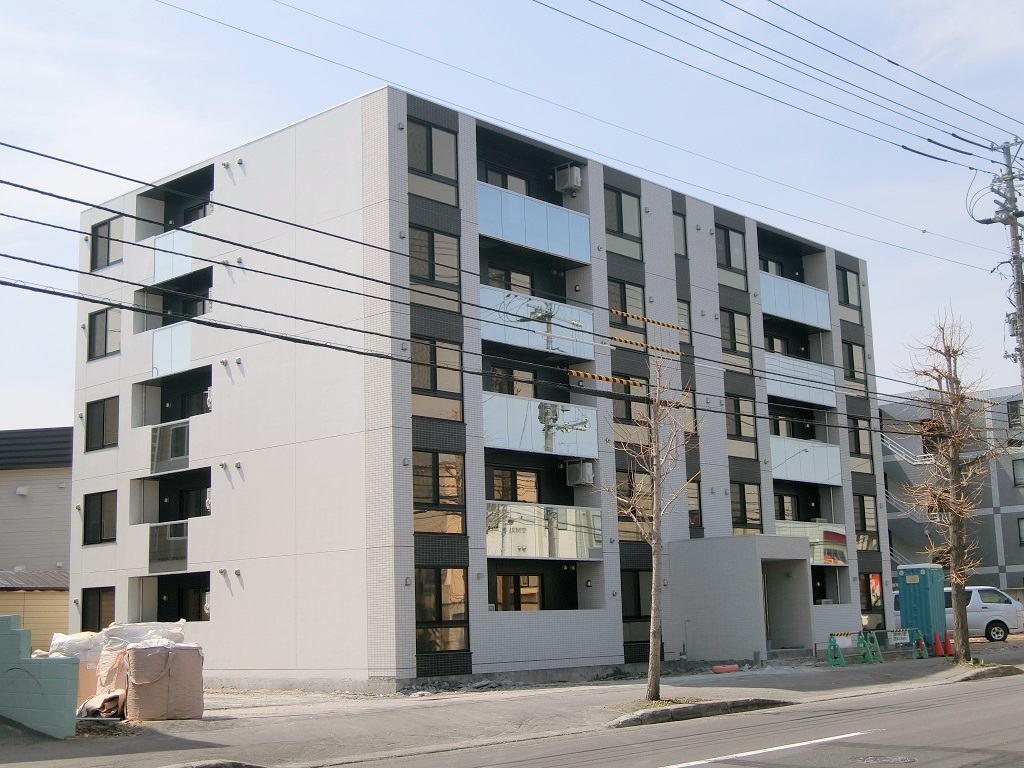 建物外観　☆地下鉄東西線南郷18丁目駅まで徒歩13分。