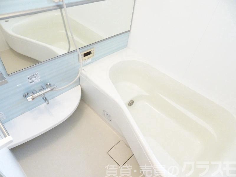 バス・シャワールーム　浴室乾燥機＆追焚機能付き広々バスルーム♪