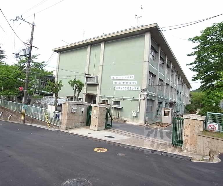 小学校　莵道小学校（小学校）まで618m
