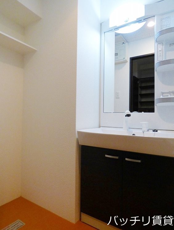 洗面設備　※同マンション別部屋写真のため、現状優先。