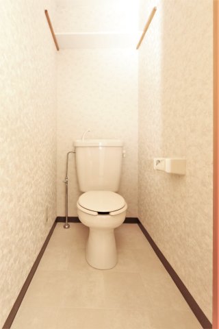 トイレ　参考写真（同物件別部屋）