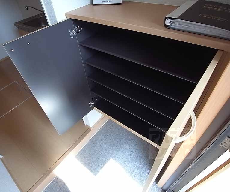 収納　充分入る靴箱です。