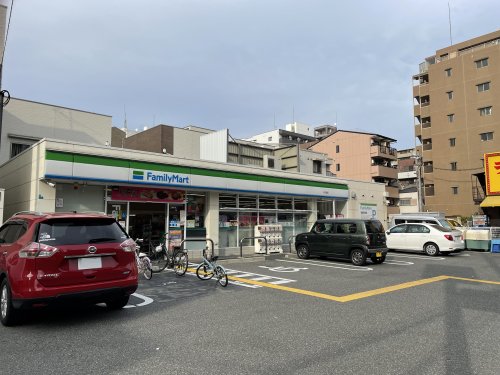 コンビニ　ファミリーマート木川西店（コンビニ）まで734m