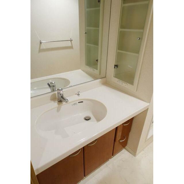 洗面設備　※写真は同タイプ住戸です。