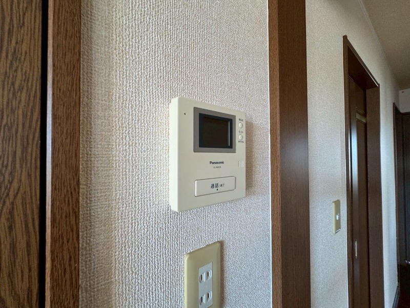 セキュリティ　ＴＶモニター付インターホンです。来客者の顔が見えるので安心！