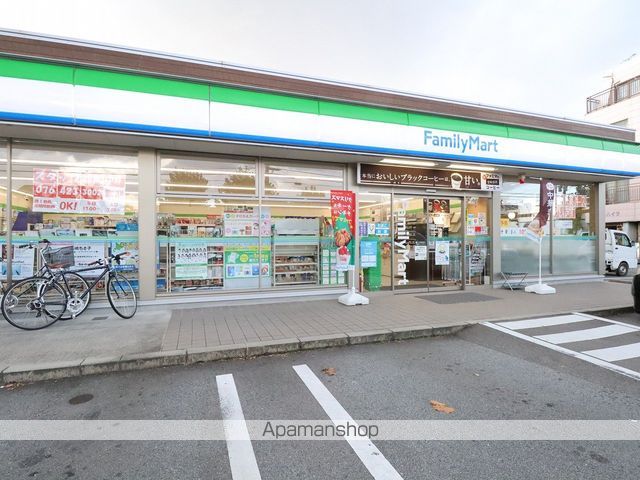 コンビニ　ファミリーマート（コンビニ）まで923m