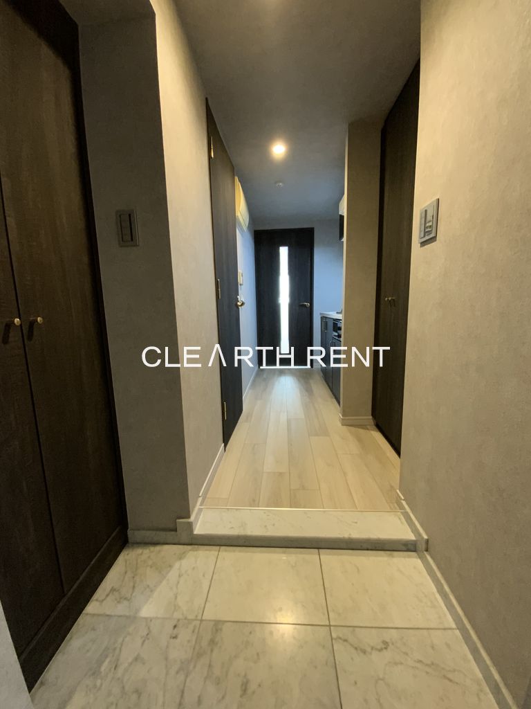 玄関　人感センサー照明付き
