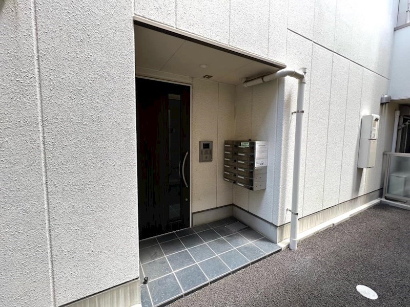エントランス　エントランスは安全配慮のオートロック付きです