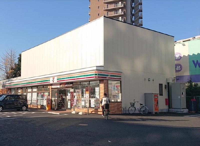 コンビニ　セブンイレブン（コンビニ）まで124m