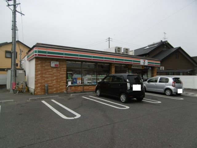 コンビニ　セブンイレブン（コンビニ）まで670m