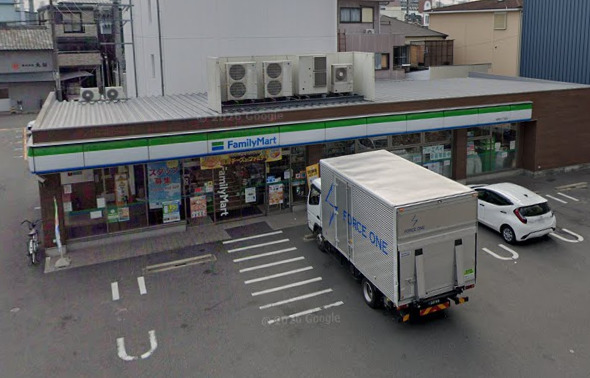 コンビニ　ファミリーマート 城西三丁目店（コンビニ）まで329m