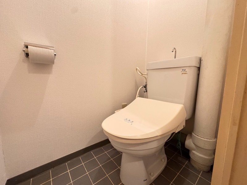 阪急宝塚線 蛍池駅 徒歩7分 7階建 築41年のトイレ写真
