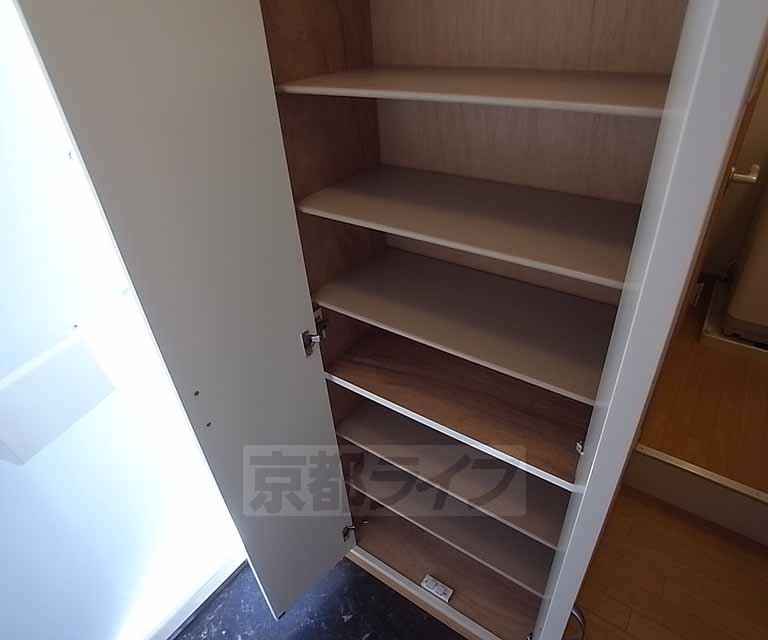 収納　玄関横の収納です。