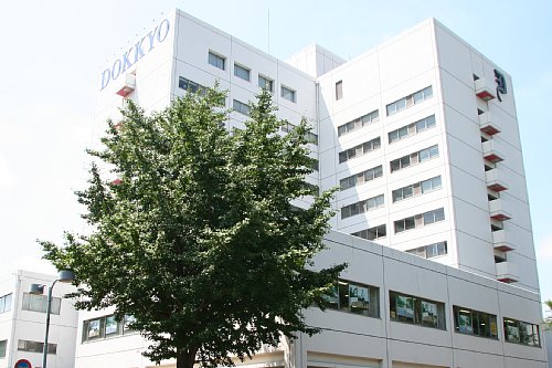 大学・短大　獨協大学（中門入り口）（大学・短大）まで1706m