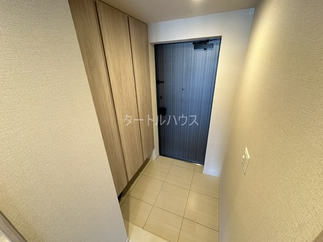 玄関　人感照明センサーが付いております。