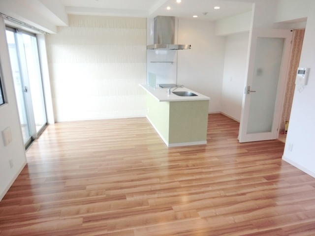 居室・リビング　角部屋住戸で過ごしやすく、オススメです♪