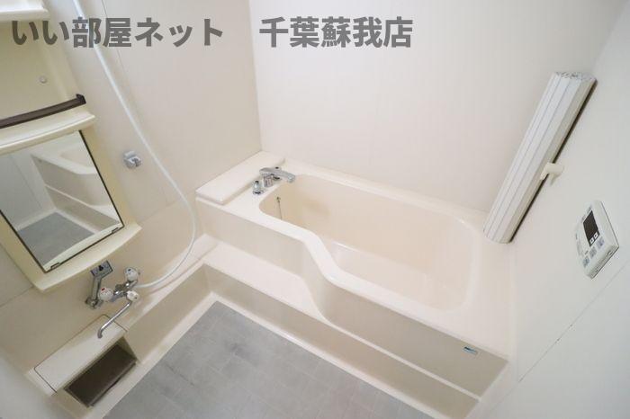 バス・シャワールーム　落ち着いた空間のお風呂です