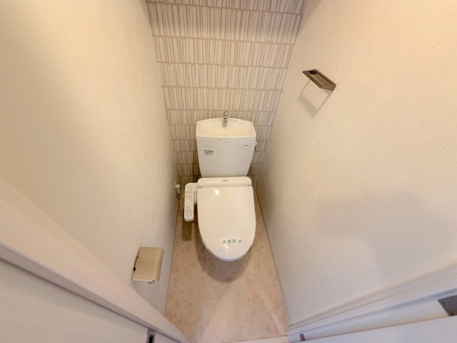 トイレ　綺麗なトイレにはウォシュレット標準装備です。