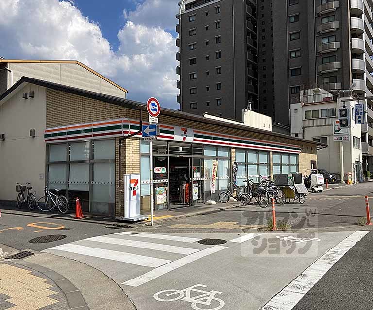 コンビニ　セブンイレブン堀川仏光寺店（コンビニ）まで82m