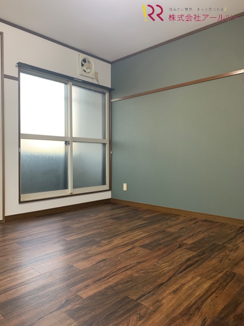 居室・リビング　洋室8帖　アクセントクロス