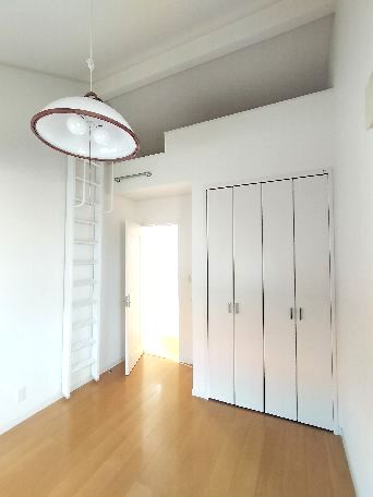 居室・リビング　２階洋室約5.5帖２部屋はロフト付