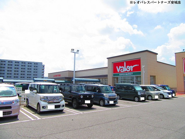 スーパー　バロー上野台店（スーパー）まで586m