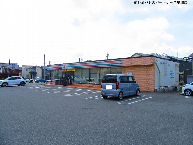 コンビニ　セブンイレブン東海市上野台店（コンビニ）まで294m