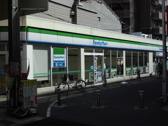 コンビニ　ファミリーマート我孫子道駅前店（コンビニ）まで395m