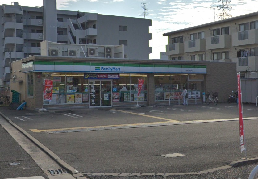 コンビニ　ファミリーマート 八尾南小阪合町店（コンビニ）まで292m