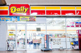 コンビニ　デイリーヤマザキ 大阪ベイタワー店（コンビニ）まで320m