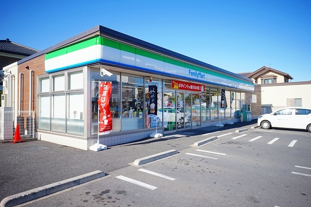 コンビニ　ファミリーマート大泉坂田七丁店（コンビニ）まで450m