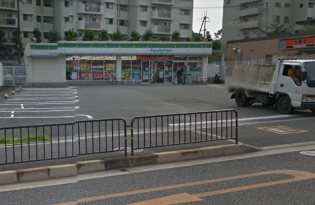 コンビニ　ファミリーマート吹田山田西店（コンビニ）まで770m