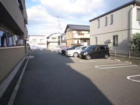 駐車場　駐車場に車を止められます