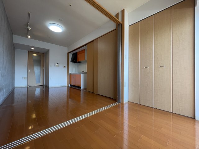URBAN FLATS江坂の居間写真
