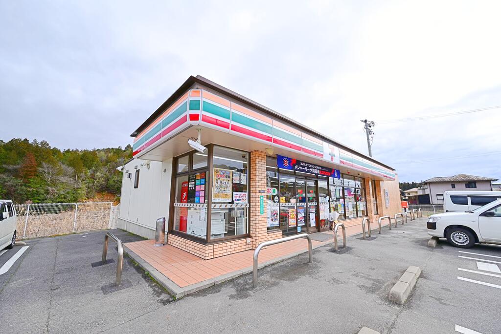 コンビニ　セブンイレブン熊野町初神店（コンビニ）まで873m