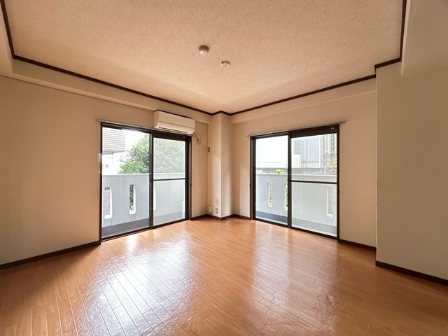 居室・リビング　※参考写真※東向き洋室8帖☆バルコニーに繋がるお部屋です！エ