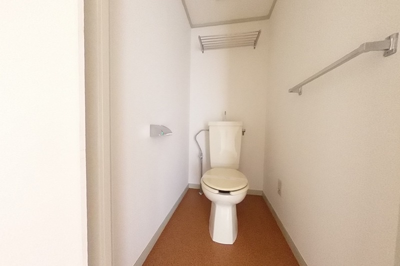ＪＲ東海道本線 戸塚駅 徒歩15分 4階建 築39年のトイレ写真