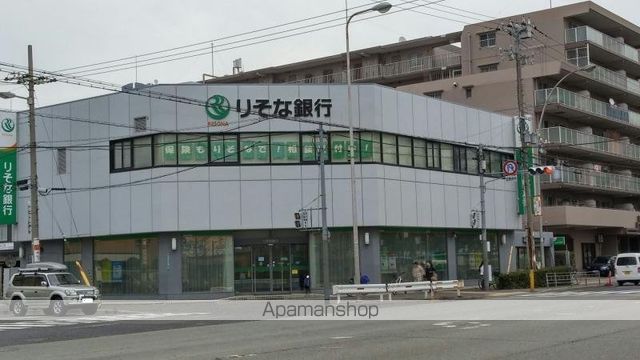銀行　（株）りそな銀行／平林支店（銀行）まで592m