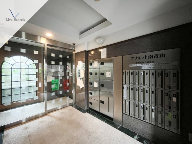 東京メトロ銀座線 表参道駅 徒歩10分 10階建 築28年の外観写真
