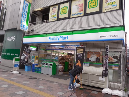 コンビニ　ファミリーマート　錦糸町ウィンズ前店（コンビニ）まで74m