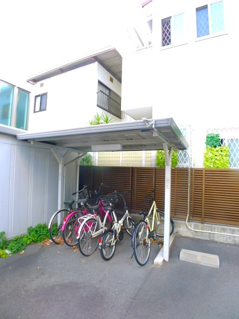 地下鉄鶴舞線 鶴舞駅 徒歩5分 4階建 築42年の外観写真