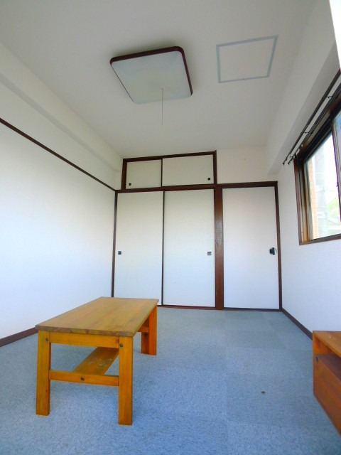 地下鉄鶴舞線 鶴舞駅 徒歩5分 4階建 築42年の居間写真
