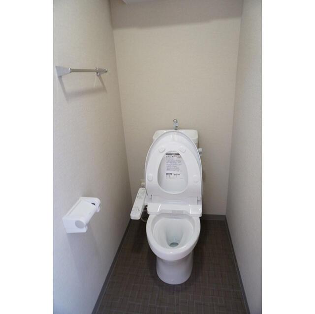 トイレ　※同タイプの別部屋の写真です。