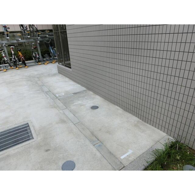 駐車場　バイク駐輪場